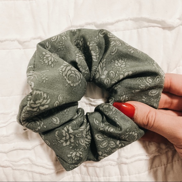 May Flowers Scrunchie Collection 4 Pack - Picture 3 of 5